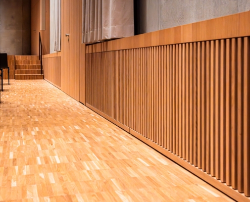 IMG_9765-Enhanced-NR Detailaufnahme von Boden und Holzverkleidung im Kammermusiksaal, ausgeführt von DAMIAN WERNER