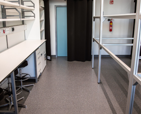 IMG_3675-Enhanced-NR Ableitfähiger Kautschukbelag im Labor-Verfügungsgebäude der TU Darmstadt